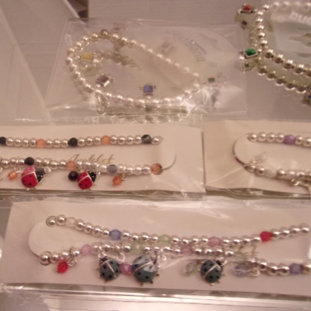 NWTS UNIQUE 3 LADY BUG & STARS ANKLETS & 2 BRACELE - Picture 2 of 6